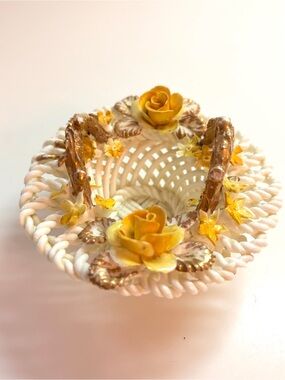 Capodimonte Style Spaghetti Porcelain Mini Basket Yellow Rose Floral Encrusted